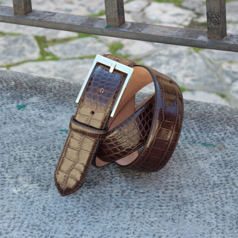 Front view of model Barrlis, dark brown painted croco, luggare nubuck, gold buckle Golf BespokeShoes