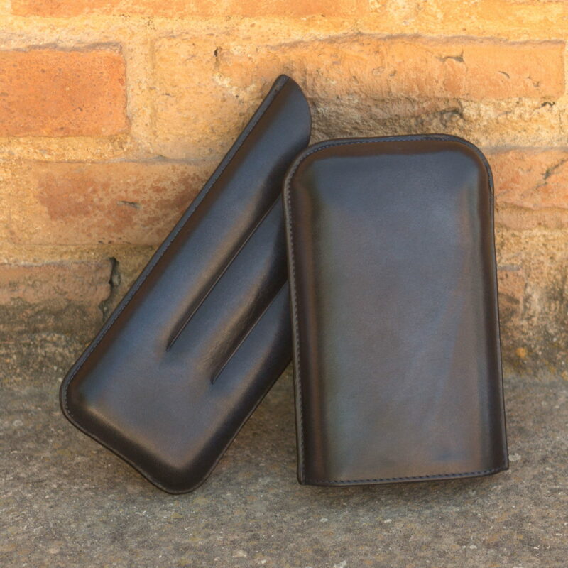 Front view of model Tolomeo Cigar Case, navy painted calf leather Golf BespokeShoes