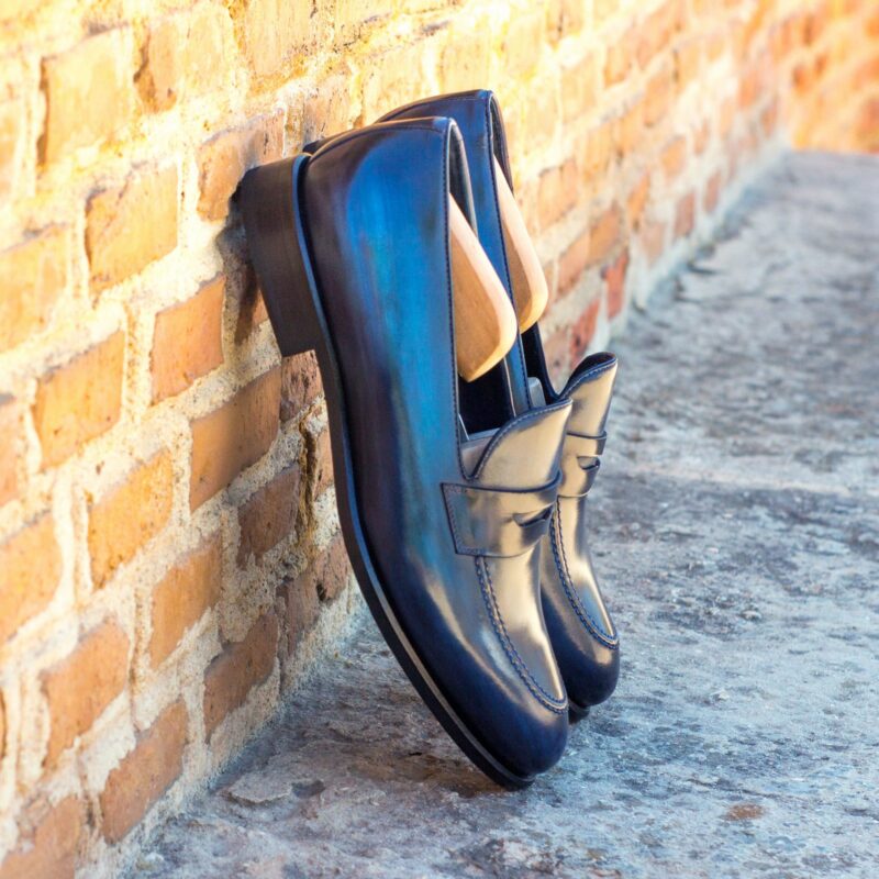 Side view of model Burt, crust patina Golf BespokeShoes